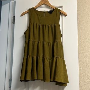 Banana Republic olive sleeveless blouse size tall small